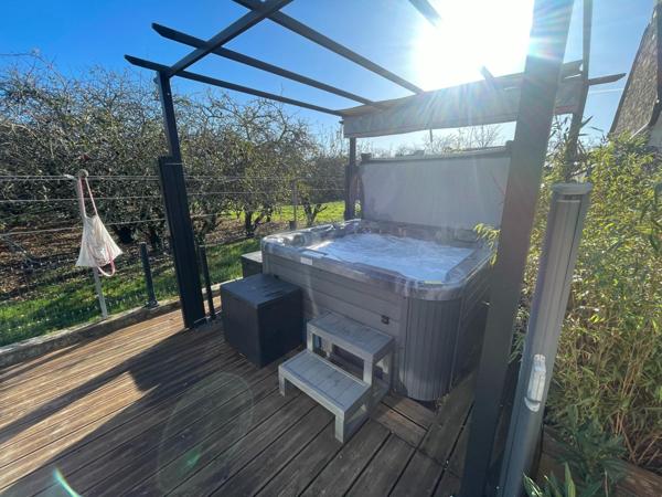 Maison de ville, commerces et services à pieds,