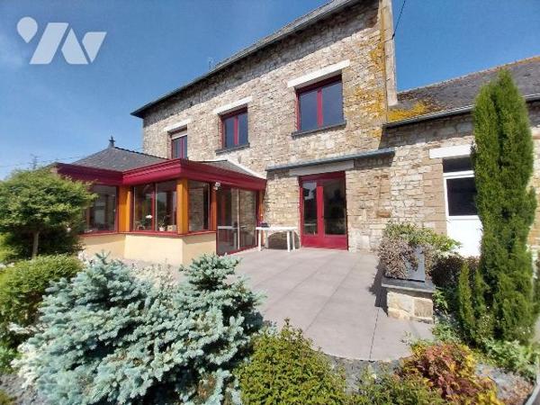 Au sud de VITRE, dans un petit hameau, A VENDRE belle maison en pierres et ses dépendances.
La...