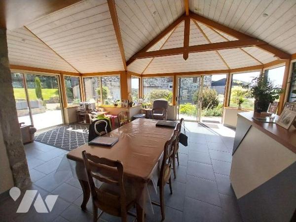 Au sud de VITRE, dans un petit hameau, A VENDRE belle maison en pierres et ses dépendances.
La...