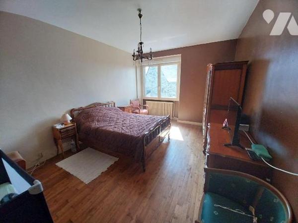 Au sud de VITRE, dans un petit hameau, A VENDRE belle maison en pierres et ses dépendances.
La...