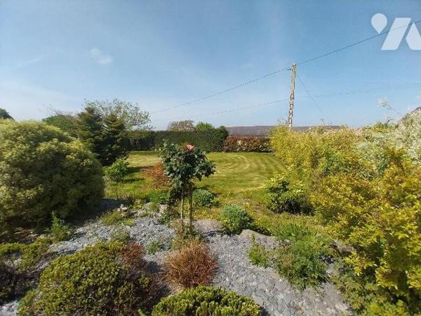 Au sud de VITRE, dans un petit hameau, A VENDRE belle maison en pierres et ses dépendances.
La...