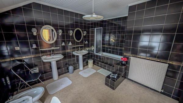 Sablé-sur-Sarthe (72300) GRANDE MAISON FAMILIALE - PROCHE GARE