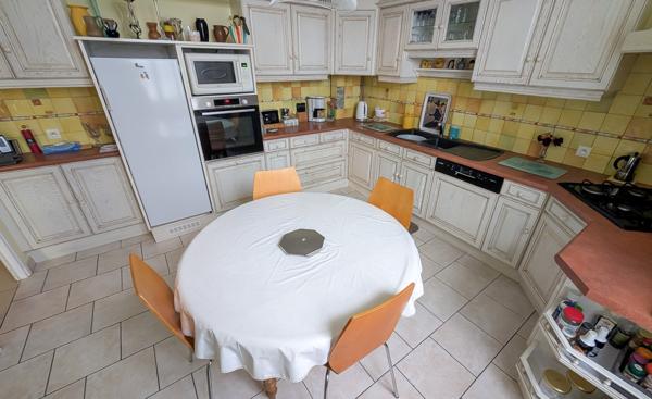 Sablé-sur-Sarthe (72300) GRANDE MAISON FAMILIALE - PROCHE GARE