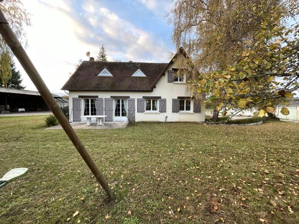 Maison 5 chambres, sous-sol total + 2 hangars pour activité professionnelle ou stockage