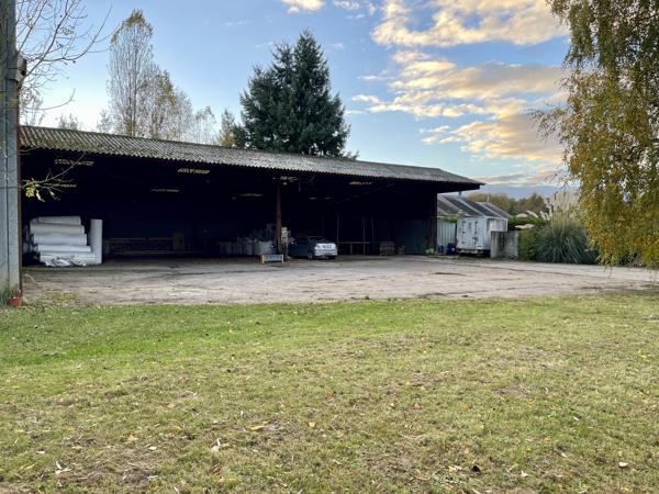 Maison 5 chambres, sous-sol total + 2 hangars pour activité professionnelle ou stockage