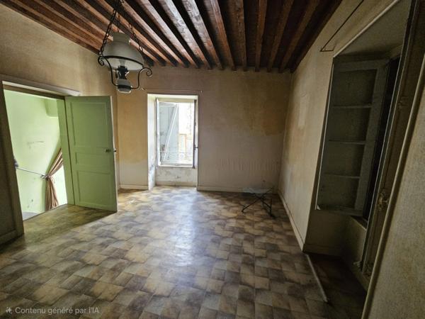 Maison à rénover 5 pièces au coeur du village de VEYRE MONTON