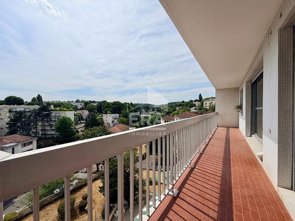 Sèvres Centre-ville - Brancas : 151 m² au dernier étage avec balcon plein sud