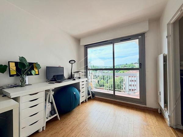Sèvres Centre-ville - Brancas : 151 m² au dernier étage avec balcon plein sud