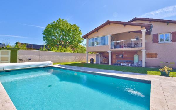 Maison à vendre    8 pièces • 223,57 m2 Charbonnières-les-Bains