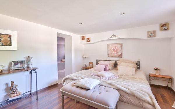 Maison à vendre    8 pièces • 223,57 m2 Charbonnières-les-Bains