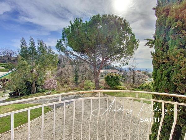 Maison rénovée – Charme, confort et calme