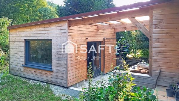 Chalet en bois avec vue panoramique sur les Alpes