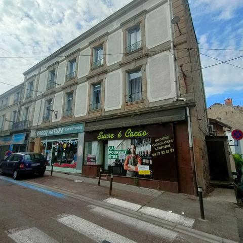 Appartement de type F3 avec cuisine équipée récente avec local commercial au RDC. Pouvant être dissocié offrant la possibilité de faire 2 locations séparer!