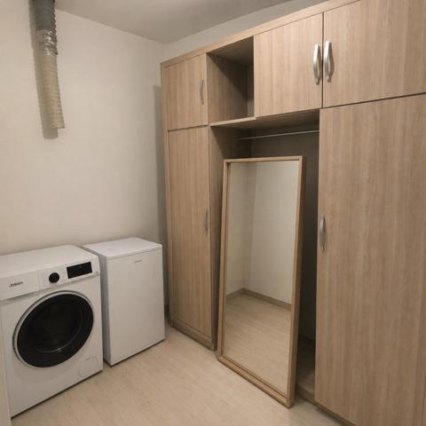 Appartement de type F3 avec cuisine équipée récente avec local commercial au RDC. Pouvant être dissocié offrant la possibilité de faire 2 locations séparer!