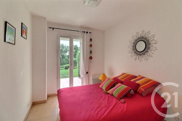 Appartement T3 à vendre  3 pièces - 68,81 m 2   FREJUS  - 83