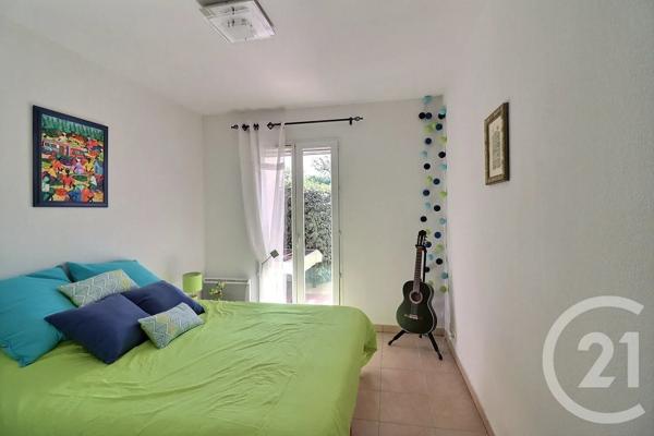 Appartement T3 à vendre  3 pièces - 68,81 m 2   FREJUS  - 83
