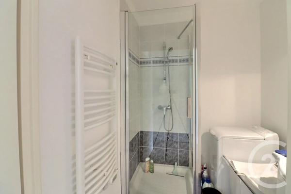 Appartement T3 à vendre  3 pièces - 68,81 m 2   FREJUS  - 83
