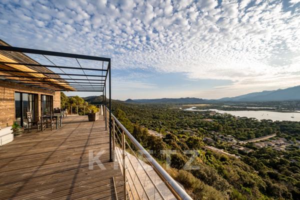 Maison en bois à 5 minutes de Porto Vecchio avec vue panoramique sur tout le Golfe et les montagnes