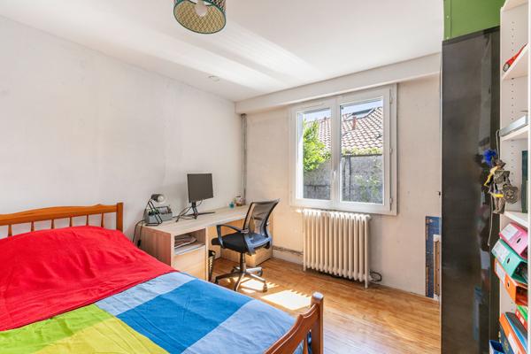 Maison 4 pièces avec jardin et possibilité de stationner un véhicule