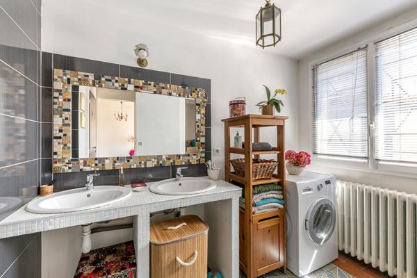 Maison 4 pièces avec jardin et possibilité de stationner un véhicule
