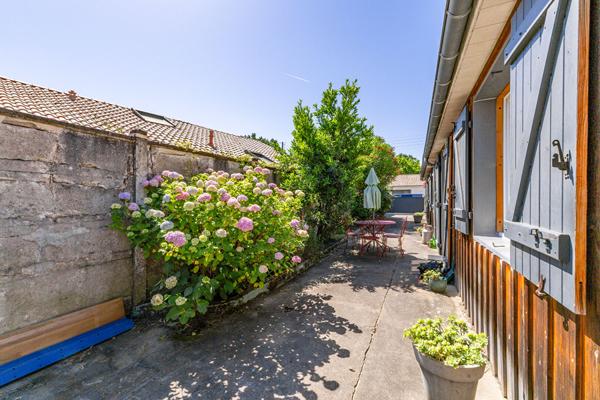 Maison 4 pièces avec jardin et possibilité de stationner un véhicule