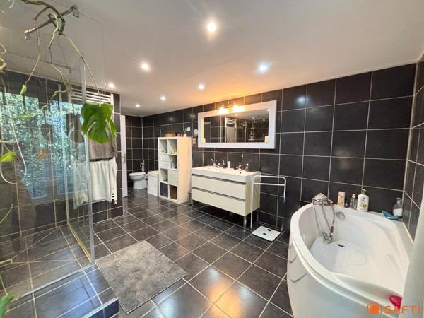 VILLA 190m2, 1400m2 terrain, 5 Chambres, Piscine!