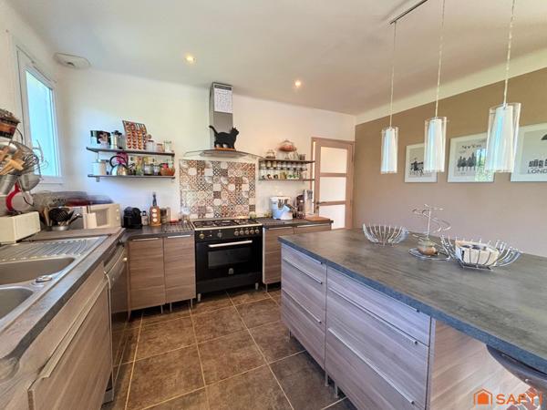 VILLA 190m2, 1400m2 terrain, 5 Chambres, Piscine!