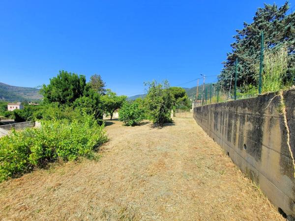 Terrain à bâtir de 830 m² "libre de constructeur"