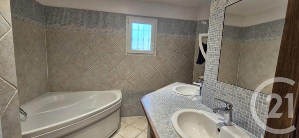 Maison à vendre  5 pièces - 125,99 m 2   TOURVES  - 83
