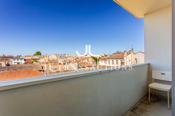 Studio meublé avec terrasse