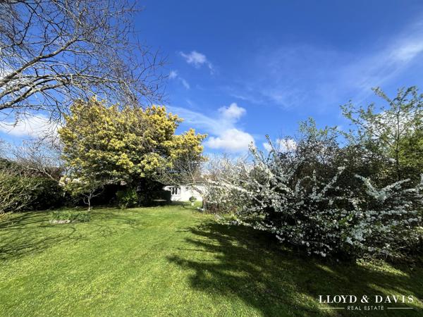 Bègles - Superbe chartreuse avec grand jardin et garage