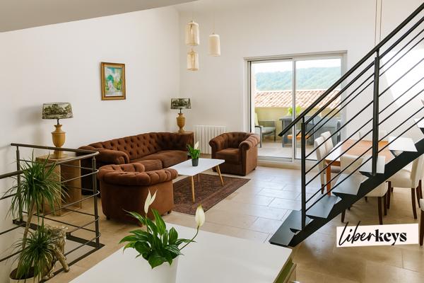 Maison bourgeoise agencée en meublés de tourisme – Un jardin secret au cœur de Moustiers