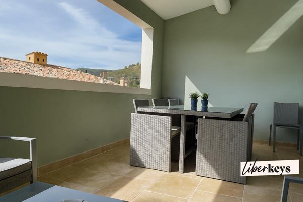 Maison bourgeoise agencée en meublés de tourisme – Un jardin secret au cœur de Moustiers