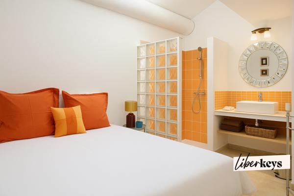 Maison bourgeoise agencée en meublés de tourisme – Un jardin secret au cœur de Moustiers