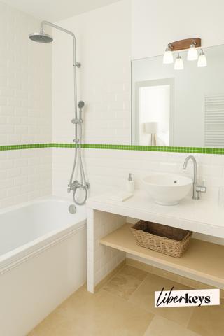 Maison bourgeoise agencée en meublés de tourisme – Un jardin secret au cœur de Moustiers