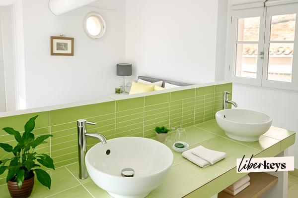 Maison bourgeoise agencée en meublés de tourisme – Un jardin secret au cœur de Moustiers