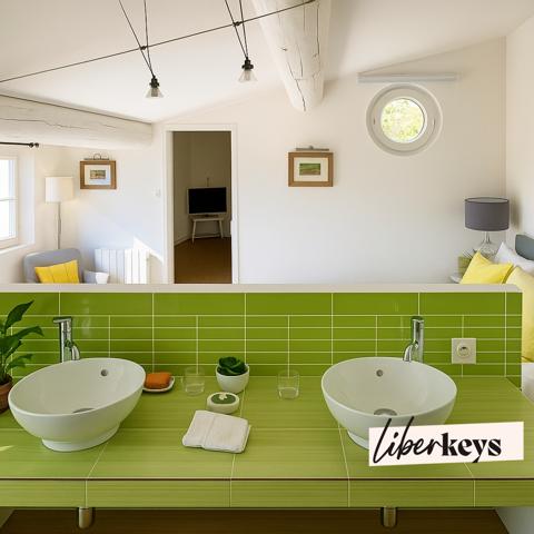 Maison bourgeoise agencée en meublés de tourisme – Un jardin secret au cœur de Moustiers