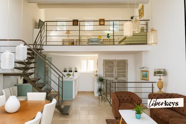 Maison bourgeoise agencée en meublés de tourisme – Un jardin secret au cœur de Moustiers