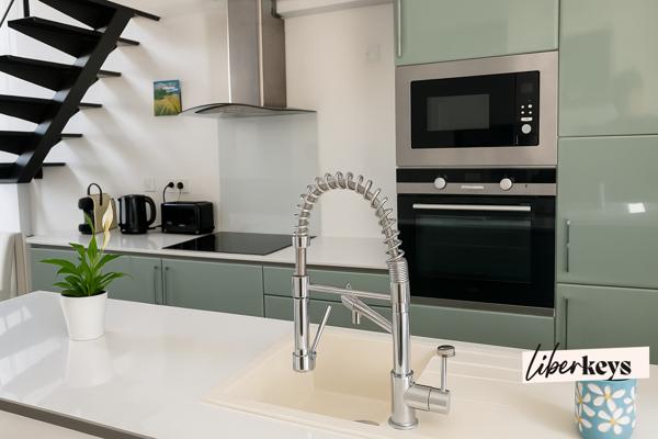 Maison bourgeoise agencée en meublés de tourisme – Un jardin secret au cœur de Moustiers