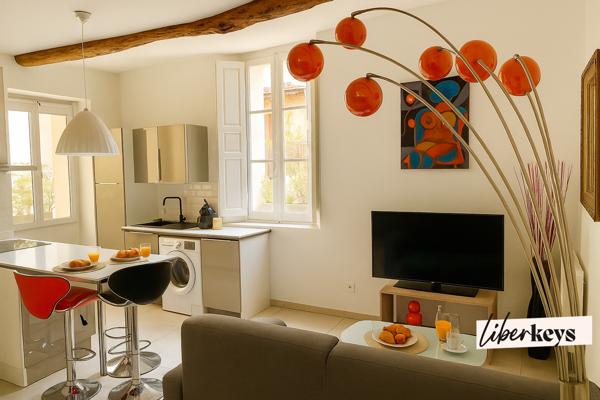 Maison bourgeoise agencée en meublés de tourisme – Un jardin secret au cœur de Moustiers