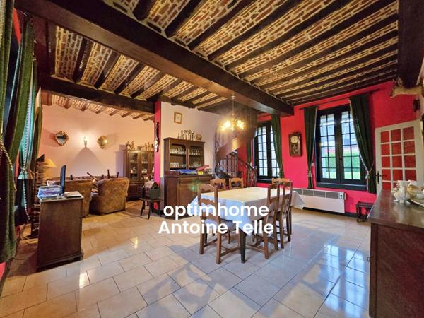 Le Cateau - Maison semi-individuelle à double accès avec garage, devanture & jardin clos.