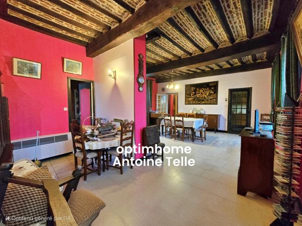 Le Cateau - Maison semi-individuelle à double accès avec garage, devanture & jardin clos.