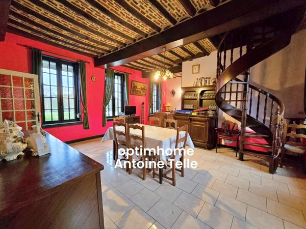 Le Cateau - Maison semi-individuelle à double accès avec garage, devanture & jardin clos.