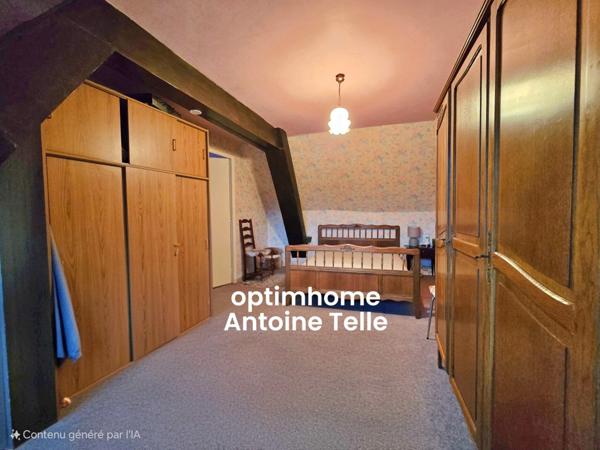 Le Cateau - Maison semi-individuelle à double accès avec garage, devanture & jardin clos.