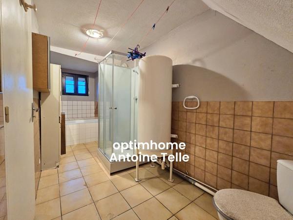 Le Cateau - Maison semi-individuelle à double accès avec garage, devanture & jardin clos.