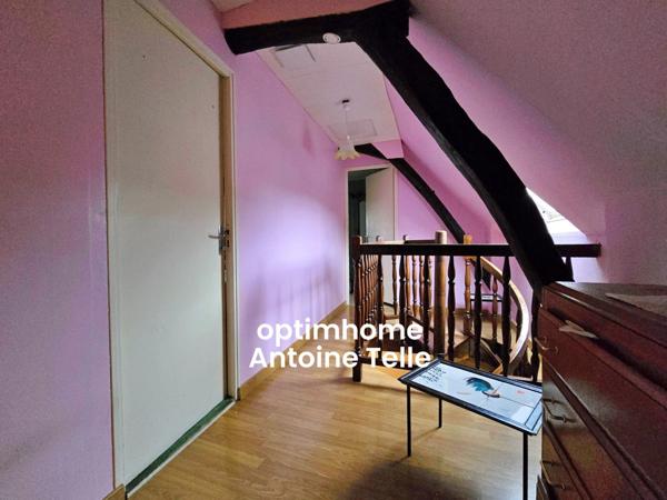 Le Cateau - Maison semi-individuelle à double accès avec garage, devanture & jardin clos.