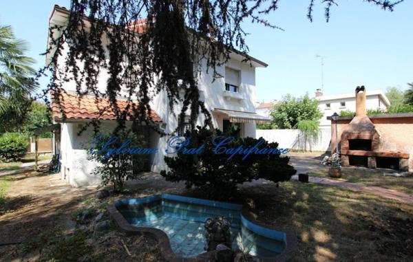 PAU Maison de ville 4 pièces de 118 m² avec garage et jardin arboré