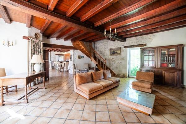 Maison 265 500 € Marans 10 p 369 m² DPE D