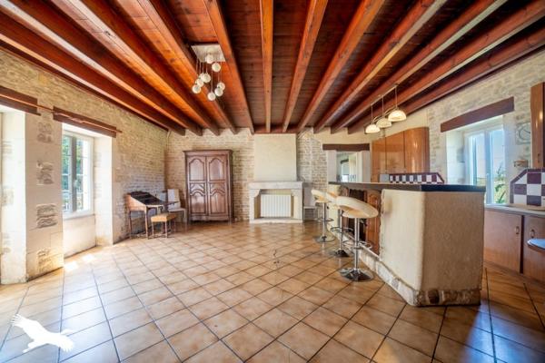 Maison 265 500 € Marans 10 p 369 m² DPE D