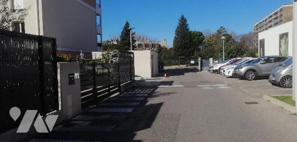 Vente d'un (ou de plusieurs) emplacement(s) de parking et/ou de Box fermé(s) dans le 8e et 12e